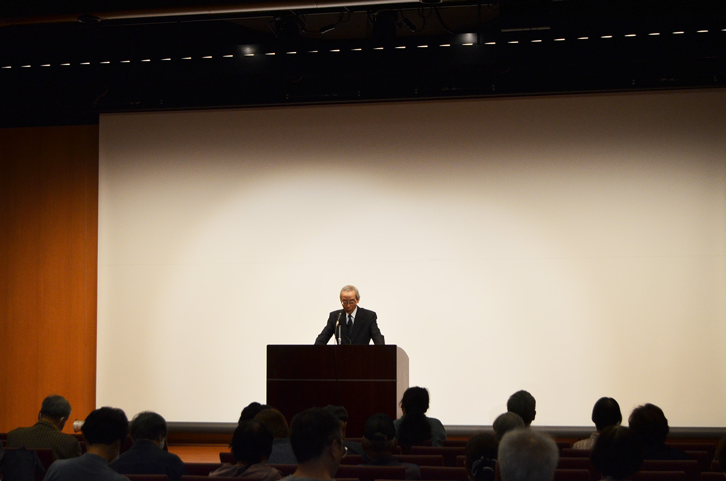 ���w�u�����|�[�g�@�w�b�q��b�x�Ɍ���]�ˁA�����Ĉ��