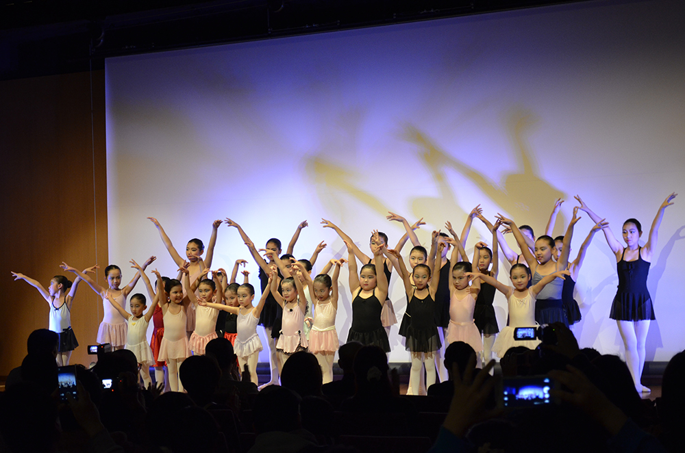 yÃCxg|[gzIKI BALLET炢2015`NX}X̑蕨`